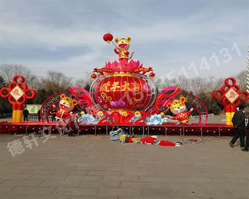 河曲縣白樸公園花燈制作